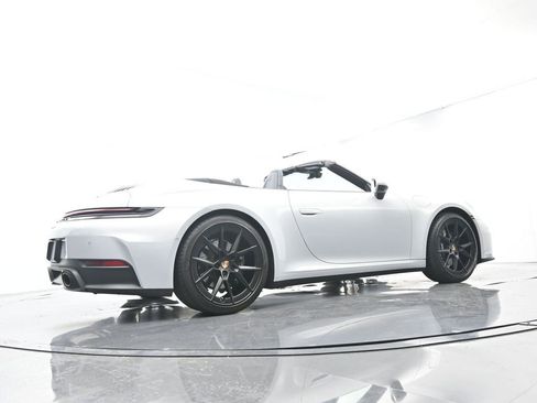 Certified 2025 Porsche 911 Carrera RWD image 61