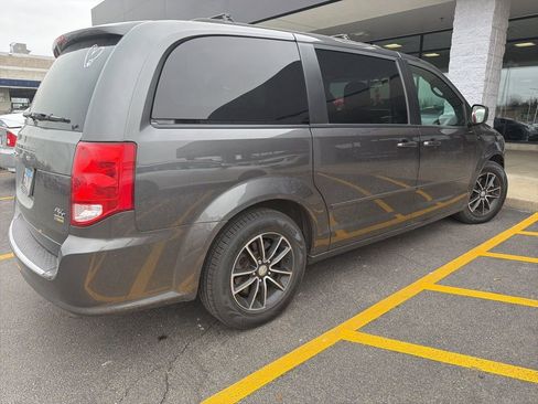 Used 2016 Dodge Grand Caravan R/T image 3