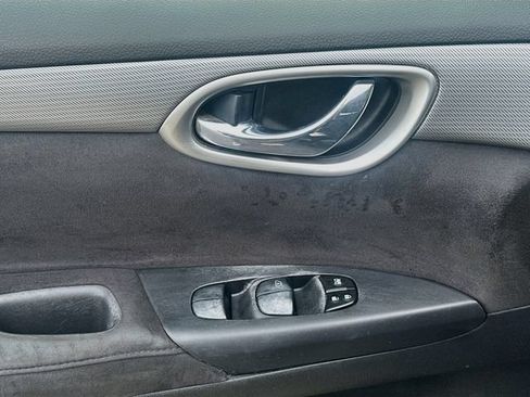 Used 2014 Nissan Sentra SR w/ SR Driver Package FWD image 17