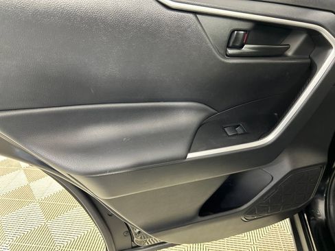 Used 2021 Toyota RAV4 LE image 14
