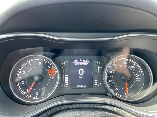 Used 2019 Jeep Cherokee Latitude w/ Popular Appearance Group AWD/4WD image 23