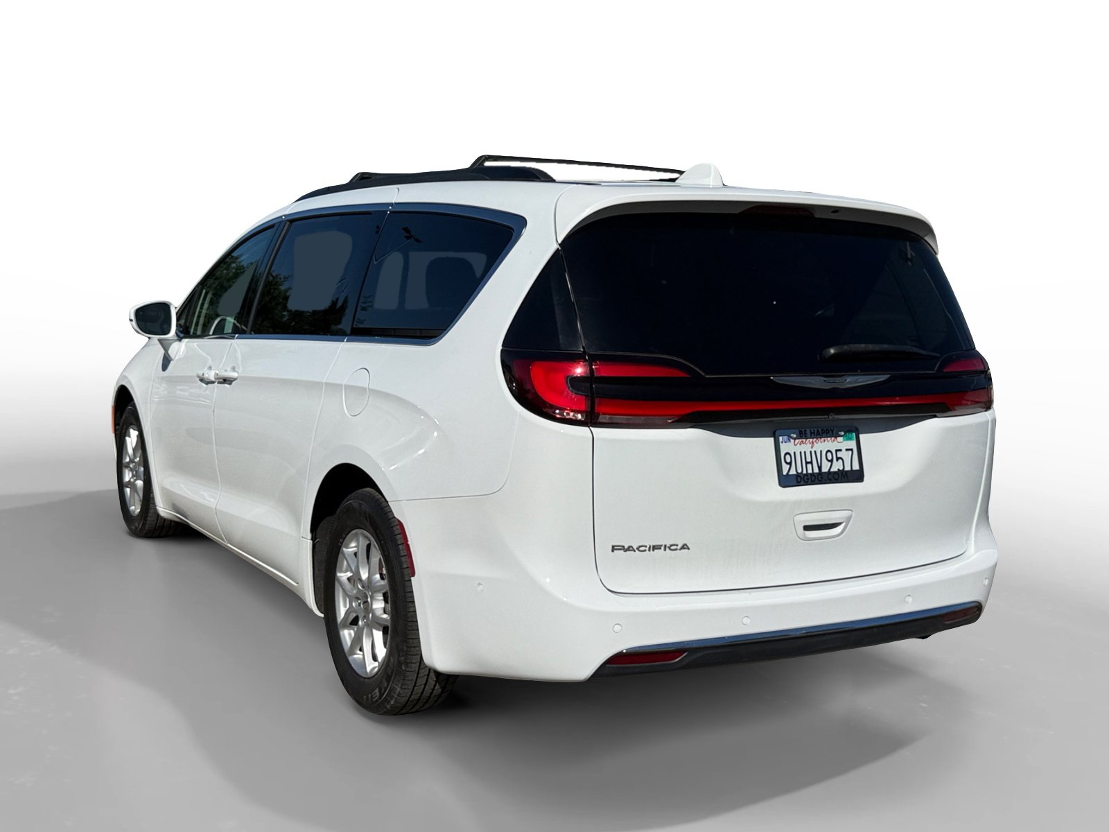 Used 2022 Chrysler Pacifica Touring-L w/ Uconnect Theater Family Group FWD image 3