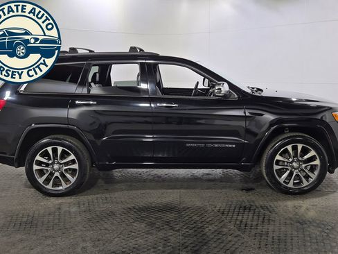 Used 2017 Jeep Grand Cherokee Overland AWD/4WD image 8