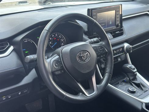 Used 2022 Toyota RAV4 SE w/ Convenience Package AWD/4WD image 4