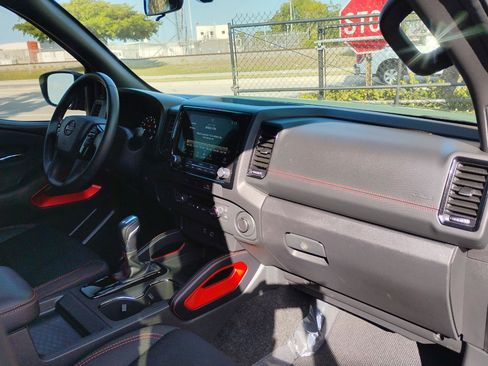 Used 2024 Nissan Frontier Pro-X RWD image 38