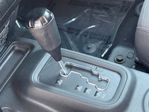 Used 2018 Jeep Wrangler Unlimited Sport AWD/4WD image 32