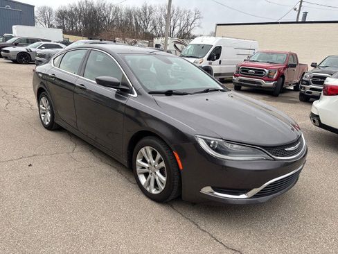 Used 2017 Chrysler 200 Limited Platinum w/ Comfort & Convenience Group image 6