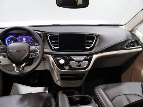 Used 2024 Chrysler Pacifica Touring-L w/ Road Tripper Package FWD image 17