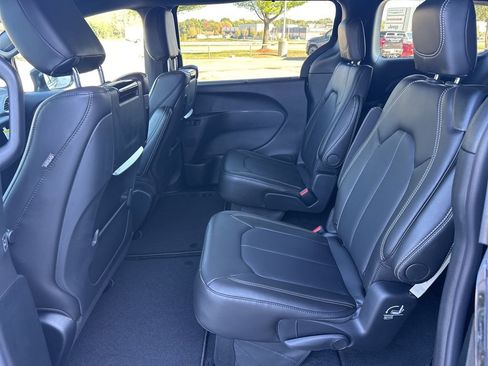 New 2026 Chrysler Pacifica Select image 42