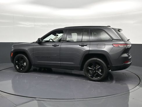 Used 2024 Jeep Grand Cherokee Limited w/ Black Appearance Package AWD/4WD image 8