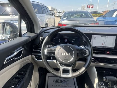 Used 2023 Kia Sportage EX image 6