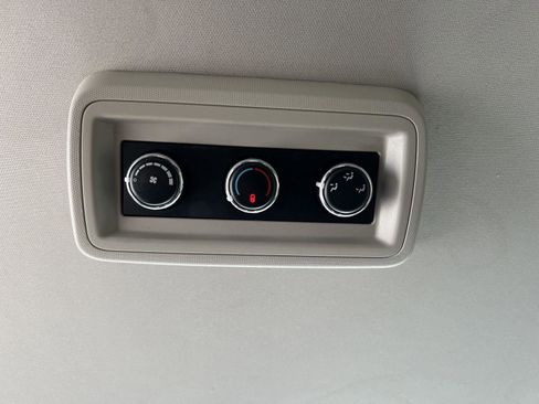 Used 2019 Dodge Grand Caravan SE w/ UConnect Hands-Free Group FWD image 36