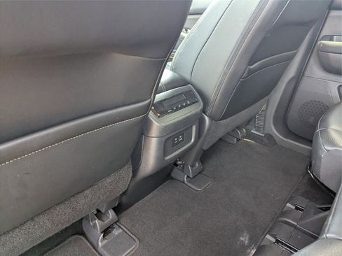 Used 2023 Nissan Pathfinder SL image 19