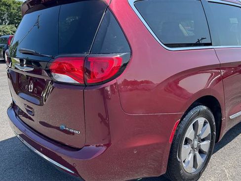 Used 2018 Chrysler Pacifica Limited w/ Advanced Safetytec Group FWD image 23