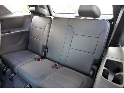 Used 2023 Chevrolet Traverse Premier w/ Redline Edition image 12