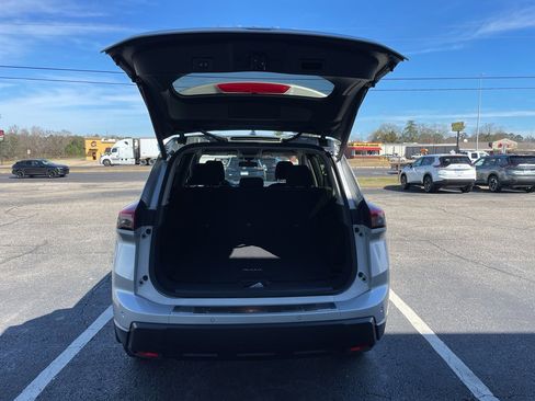 Certified 2025 Nissan Rogue SV image 21