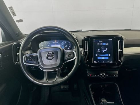 Used 2019 Volvo XC40 T5 Momentum image 24