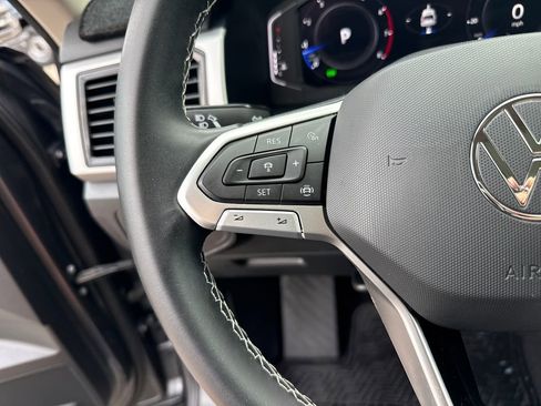 Used 2023 Volkswagen Atlas SE w/ Panoramic Sunroof Package image 16