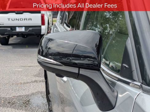 Used 2024 Toyota Highlander Platinum FWD image 13