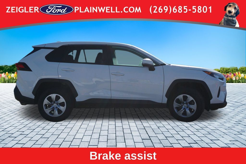 Used 2022 Toyota RAV4 LE AWD/4WD image 6