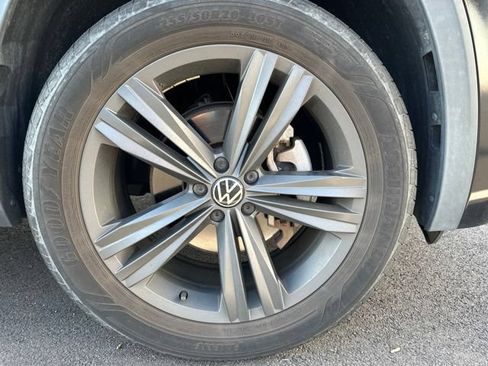 Used 2021 Volkswagen Atlas Cross Sport SE w/ Panoramic Sunroof Package FWD image 6