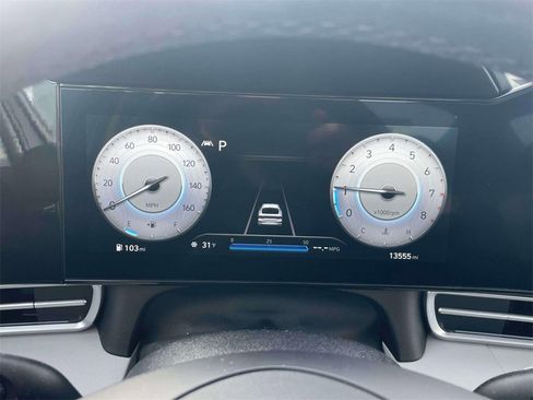 Used 2023 Hyundai Elantra Limited image 26