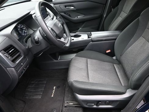 Used 2025 Nissan Rogue SV image 15