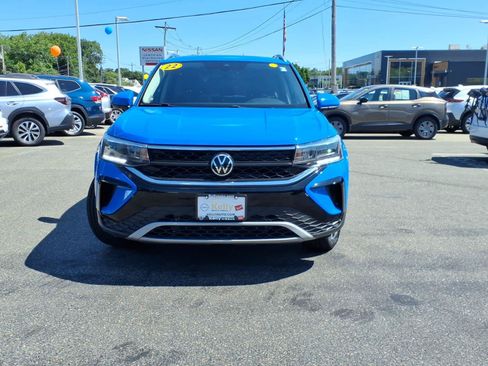 Used 2022 Volkswagen Taos SE w/ Panoramic Sunroof Package AWD/4WD image 2