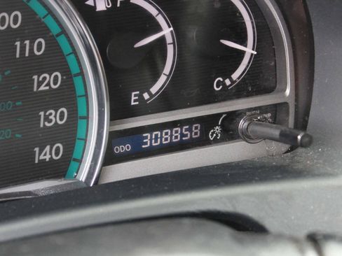 Used 2010 Toyota Venza AWD w/ Comfort Pkg image 10
