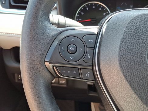 Certified 2021 Toyota RAV4 XLE Premium image 23