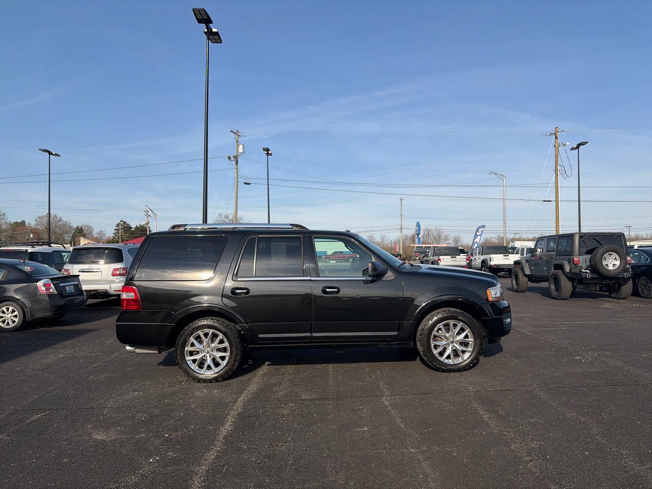 Used 2015 Ford Expedition Limited w/ Equipment Group 301A AWD/4WD image 2
