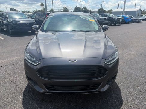 Used 2016 Ford Fusion SE FWD image 2