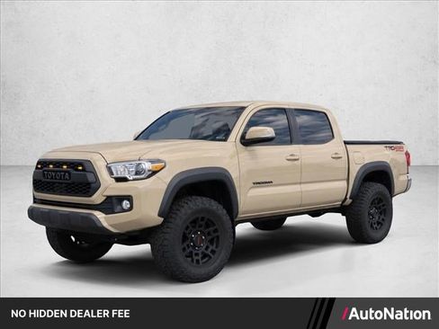 Used 2017 Toyota Tacoma TRD Off-Road AWD/4WD image 1