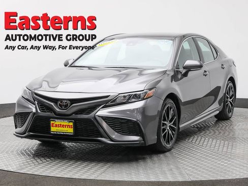 Used 2024 Toyota Camry SE FWD image 1