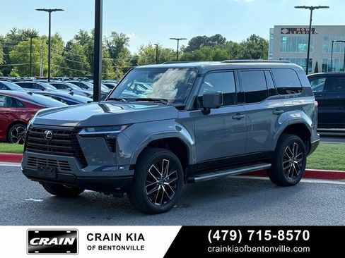 Used 2025 Lexus GX 550 AWD/4WD image 3