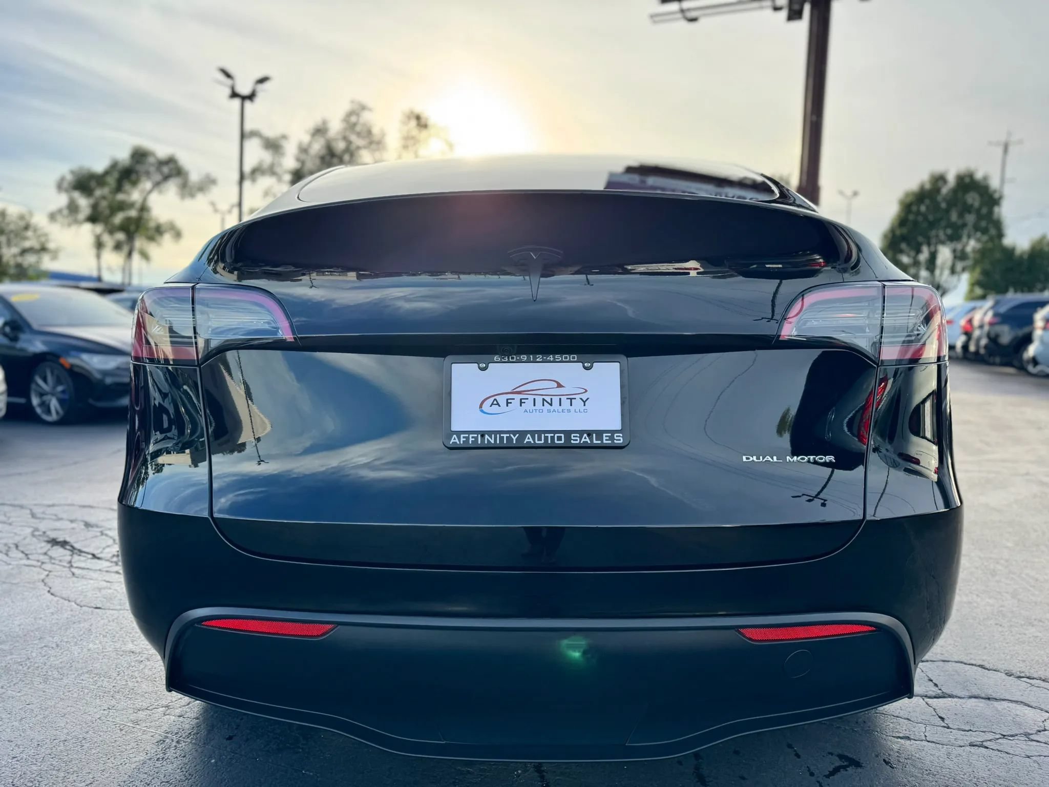 Used 2024 Tesla Model Y Long Range AWD/4WD image 4