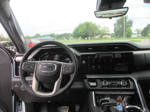 New 2026 GMC Sierra 1500 Denali w/ Denali Reserve Package AWD/4WD image 16