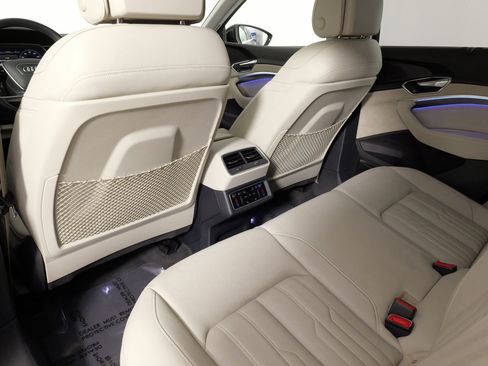 Used 2019 Audi e-tron Prestige w/ Prestige Package image 35