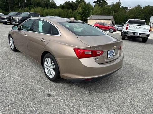 Used 2018 Chevrolet Malibu LT w/ Driver Confidence Package FWD image 3