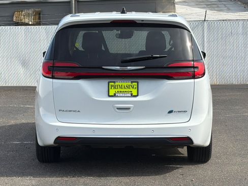 Used 2023 Chrysler Pacifica Limited FWD image 5