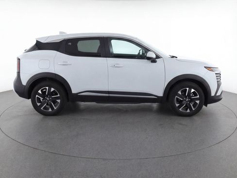 Used 2025 Nissan Kicks SV AWD/4WD image 11