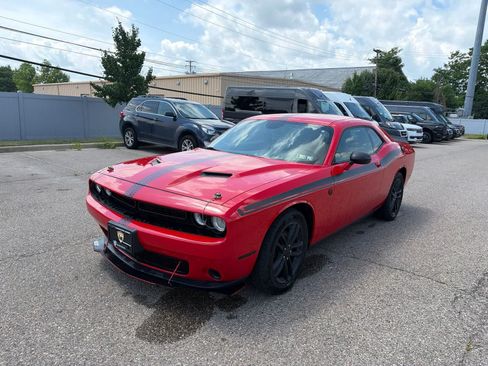 Certified 2019 Dodge Challenger SXT AWD/4WD image 1