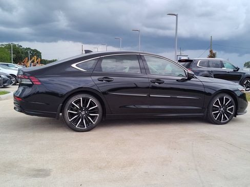 Used 2023 Honda Accord Touring image 10