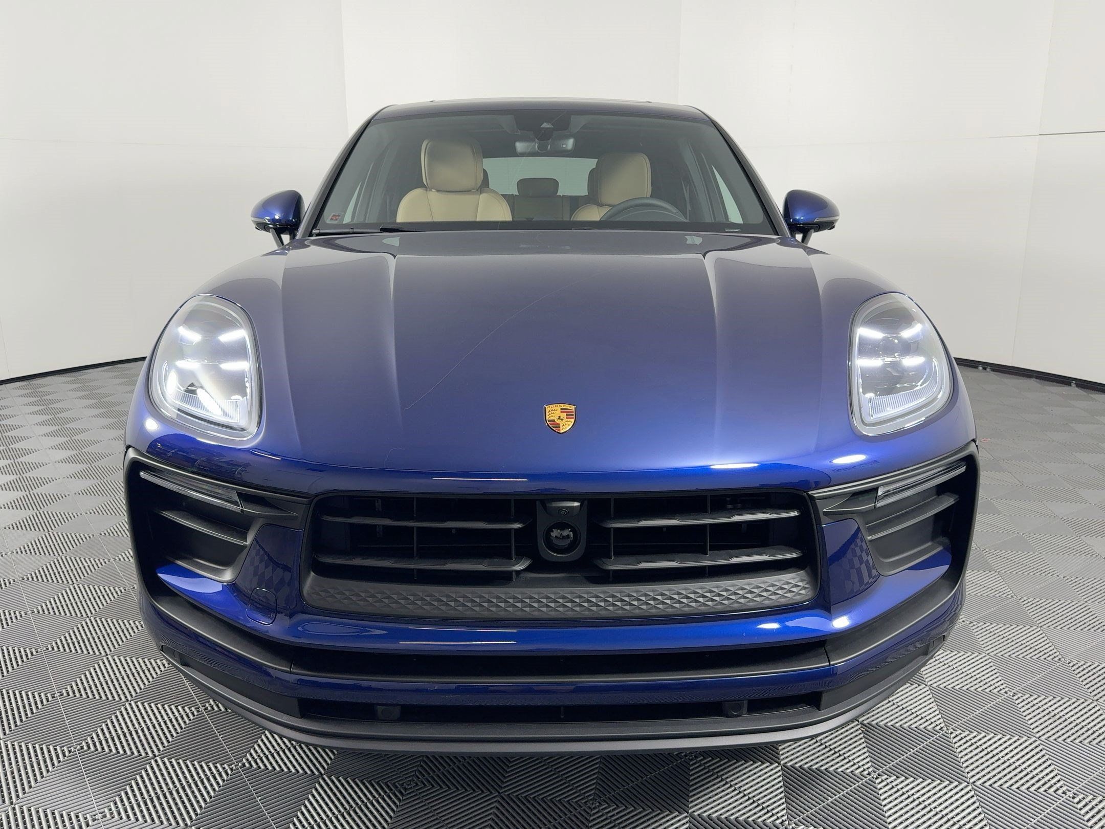 Certified 2026 Porsche Macan AWD/4WD image 6