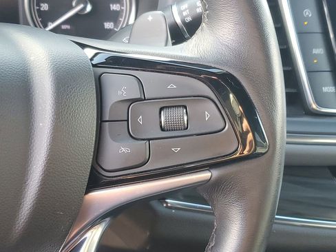 Used 2023 Buick Enclave Essence image 14