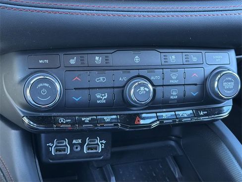 Used 2025 Dodge Durango GT image 30