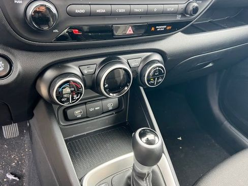 Certified 2025 Hyundai Venue SEL FWD image 21
