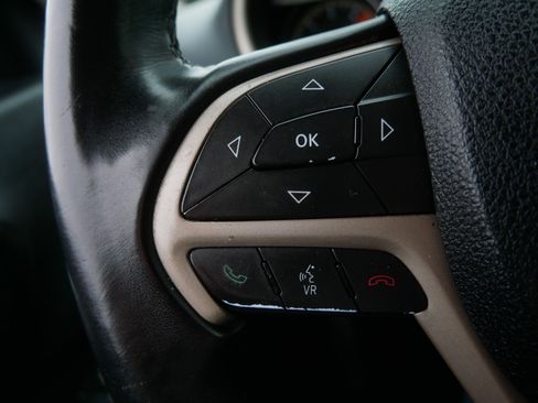 Used 2017 Jeep Cherokee Latitude AWD/4WD image 24