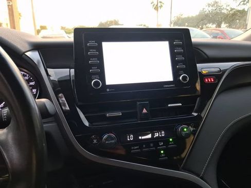 Used 2024 Toyota Camry SE FWD image 19
