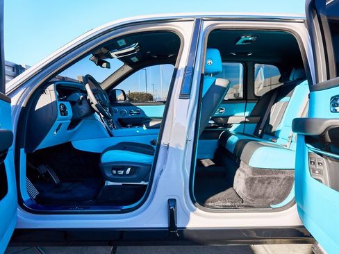 Used 2025 Rolls-Royce Cullinan image 31